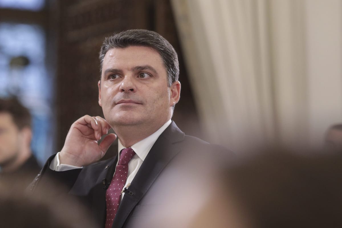 Scandalul în care este implicat Radu Tudor cu ONG-ul Eurocomunicare are un dedesubt puturos: incompatibilitatea acoperitei Alina Bârgăoanu