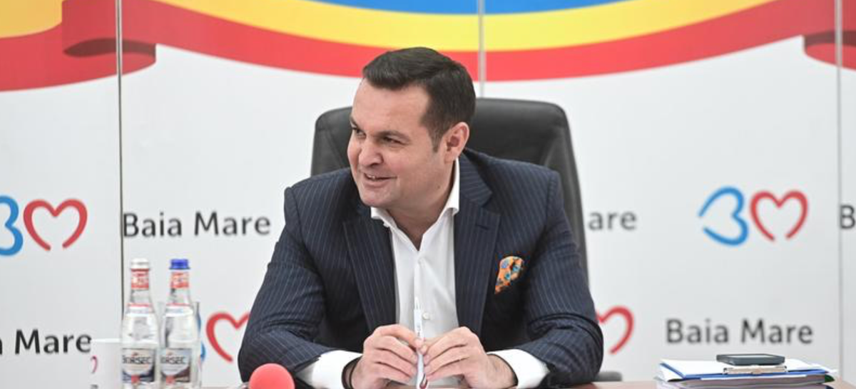 Cu un picior deja în închisoare, primarul din Baia Mare se CACHE pe cetățeni după pofta inimii și în răspărul banului public