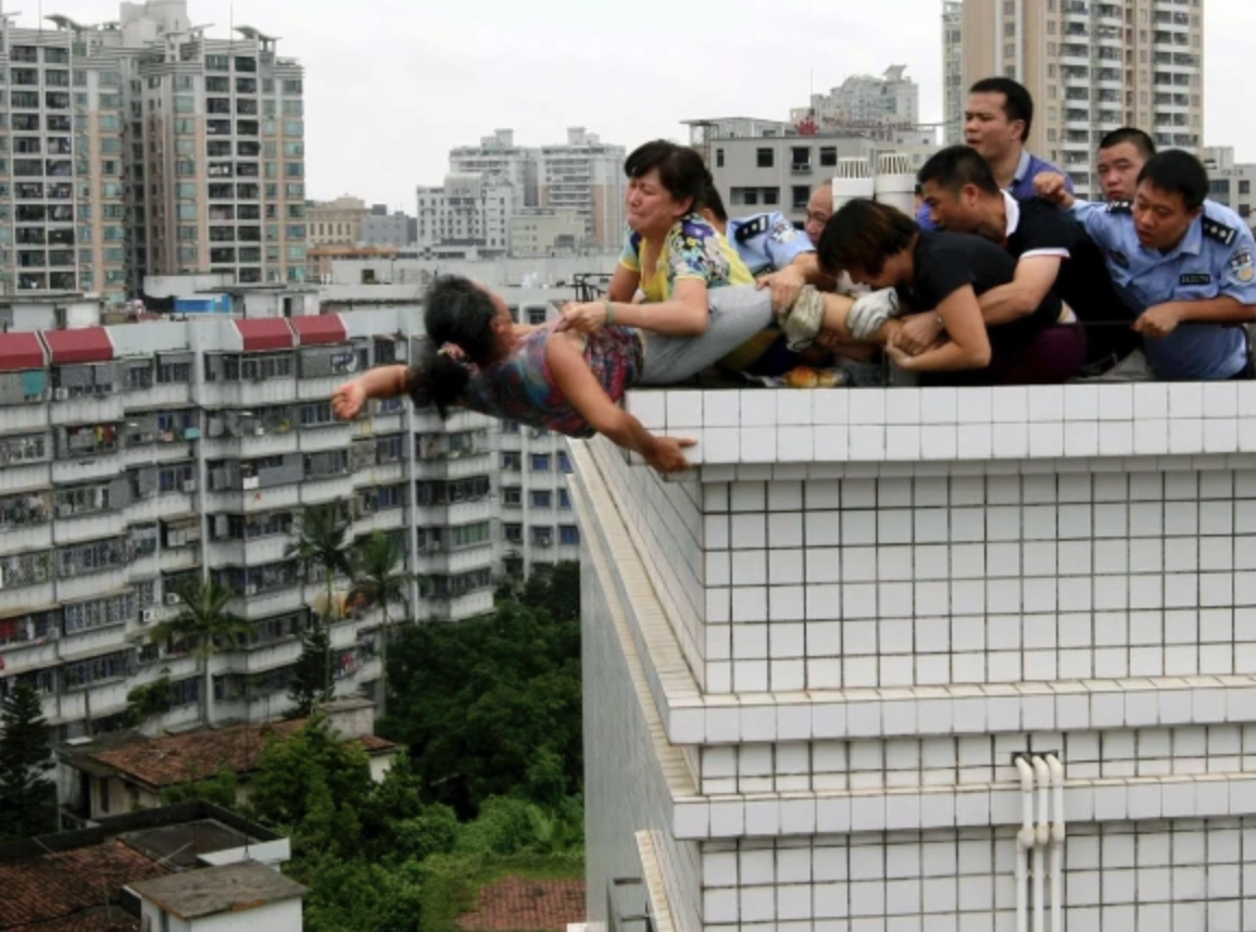 Astă seară ne mințim în familie