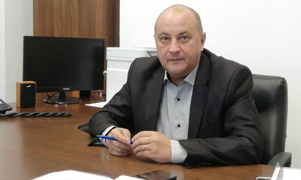 EXCLUSIV! Mâna dreaptă a lui Gheorghe Flutur, Silviu Cristinel Crețu, vicepreședintele CJ Suceava, prins în flagrant de DNA cu mită de 40.000 de euro de la un drumar